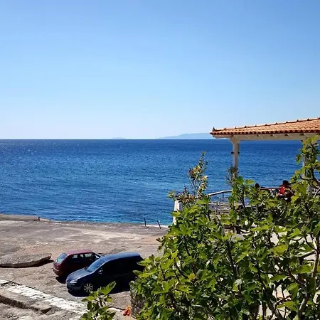 Σπίτι διακοπών Seafront Maisonette In *