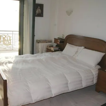 Seafront Maisonette In Holiday home