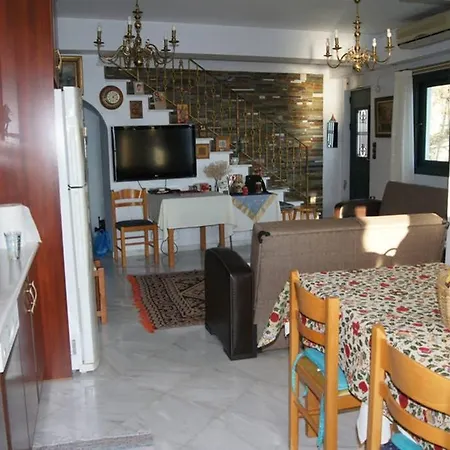 Seafront Maisonette In *
