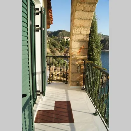 Seafront Maisonette In *